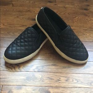 Steve Madden Slip on’s